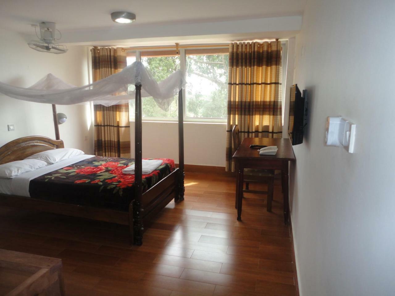 Entebbe Flights Motel Exterior photo